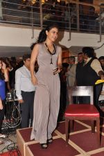 Kajol at the book launch of The Oath Of Vayuputras by Amish in Mumbai on 26th Feb 2013 (27).JPG